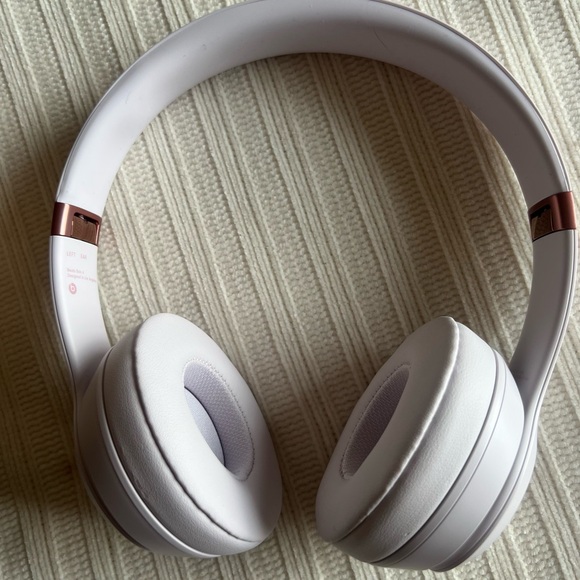 Beats by Dre Over-Ear Headphones Pink and Gold Sleek Design - Picture 7 of 14